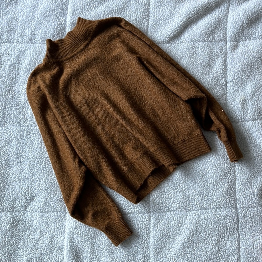 H&M Brown Turtleneck S